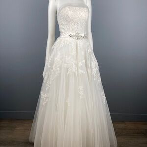 Gorgeous Lace and Tulle Ballgown Wedding Dress